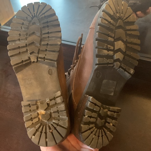 DLG Brown Lace Up Boots Size 7 EUC - Picture 3 of 4